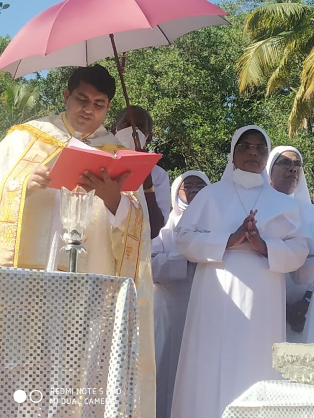 പുതുതായി പണിയുന്ന കന്യാസ്ത്രീമഠത്തിന്റെ കല്ലിടീൽ കർമ്മം